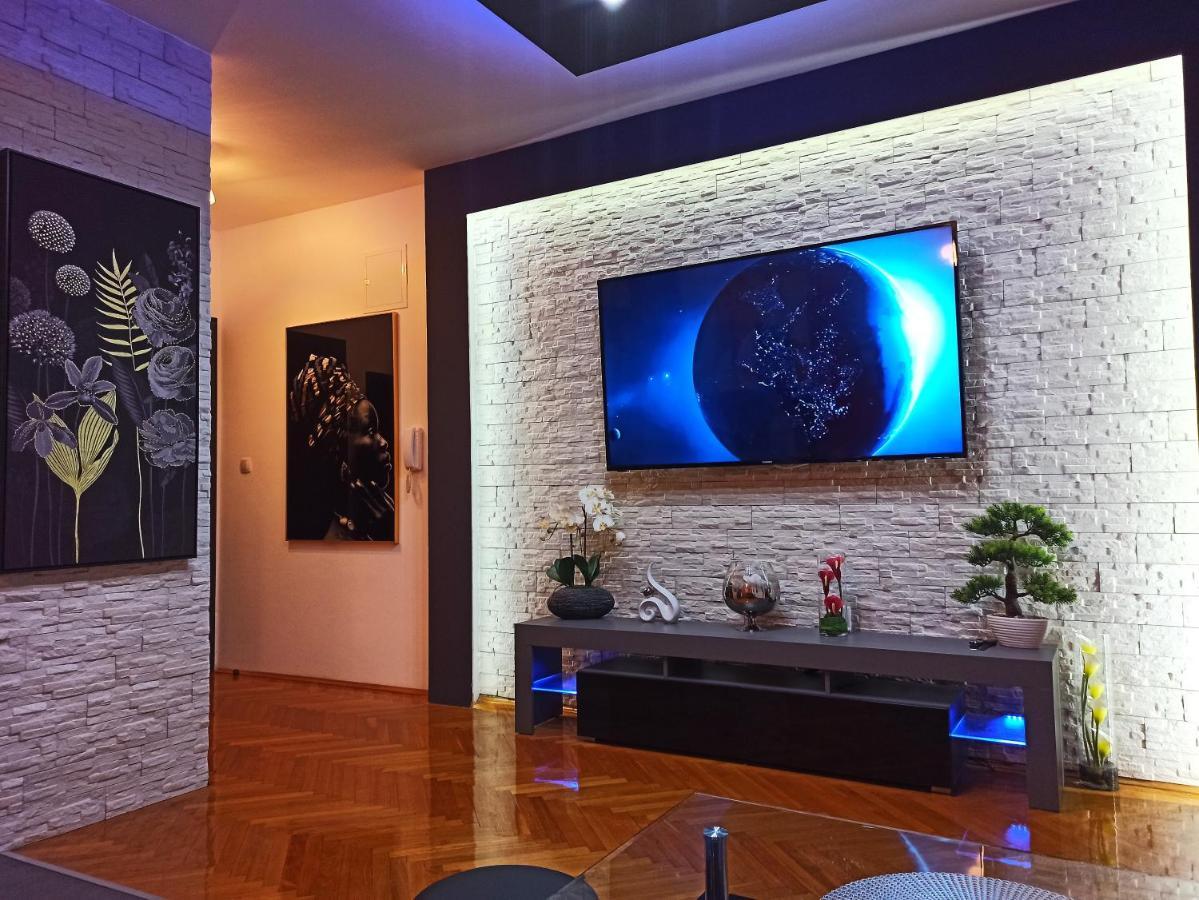 Apartman Aurelius - Private Parking โอซีเยก ภายนอก รูปภาพ