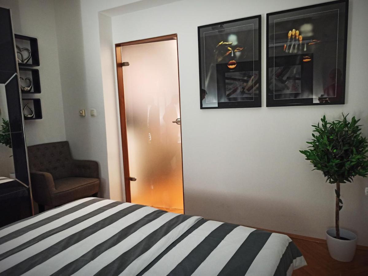 Apartman Aurelius - Private Parking โอซีเยก ภายนอก รูปภาพ