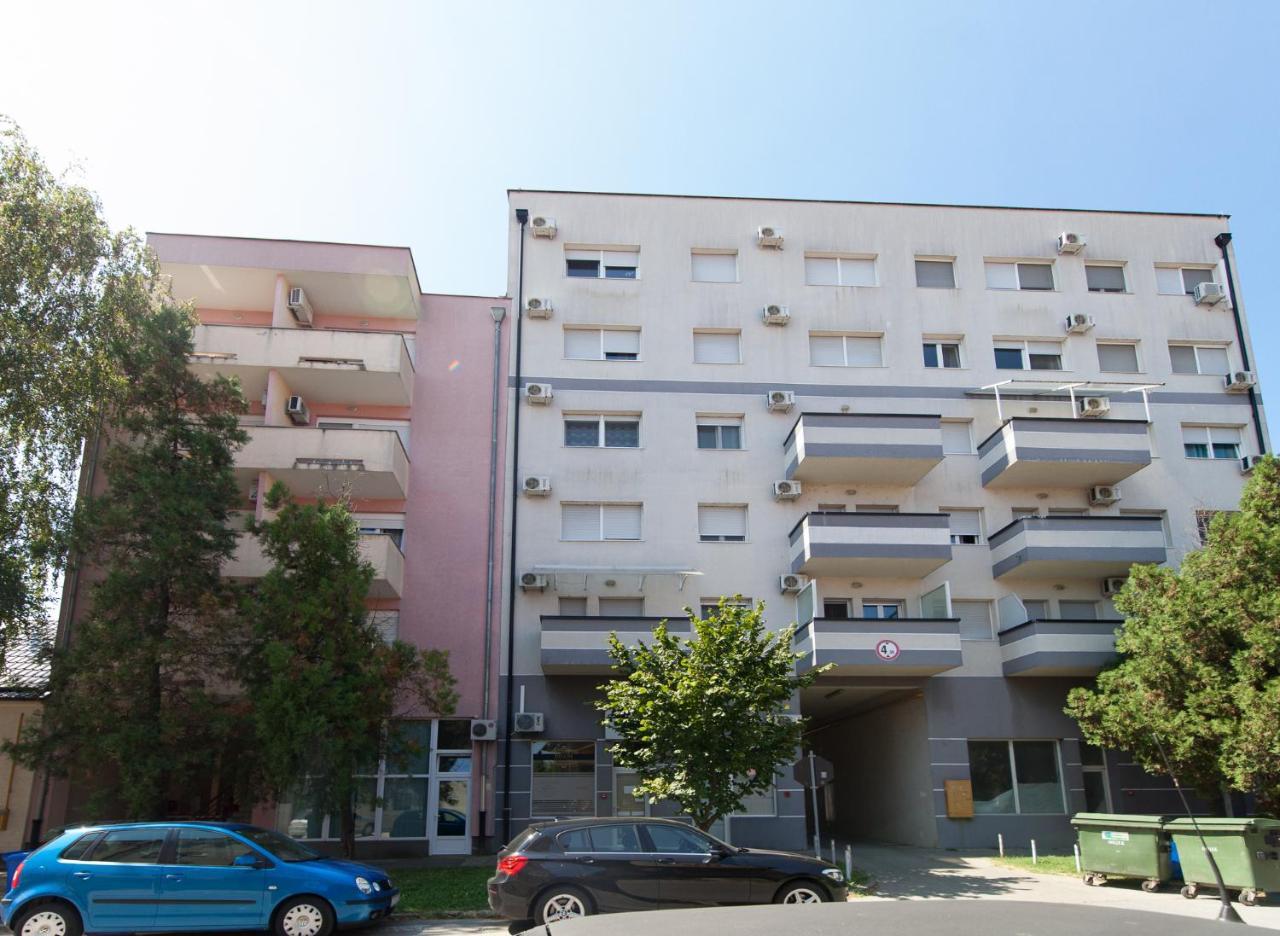 Apartman Aurelius - Private Parking โอซีเยก ภายนอก รูปภาพ